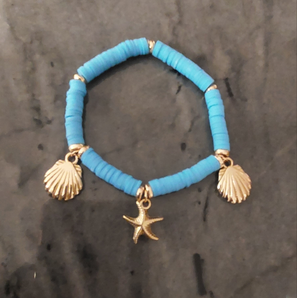 Beautiful blue bracelet with gorgous charms.
